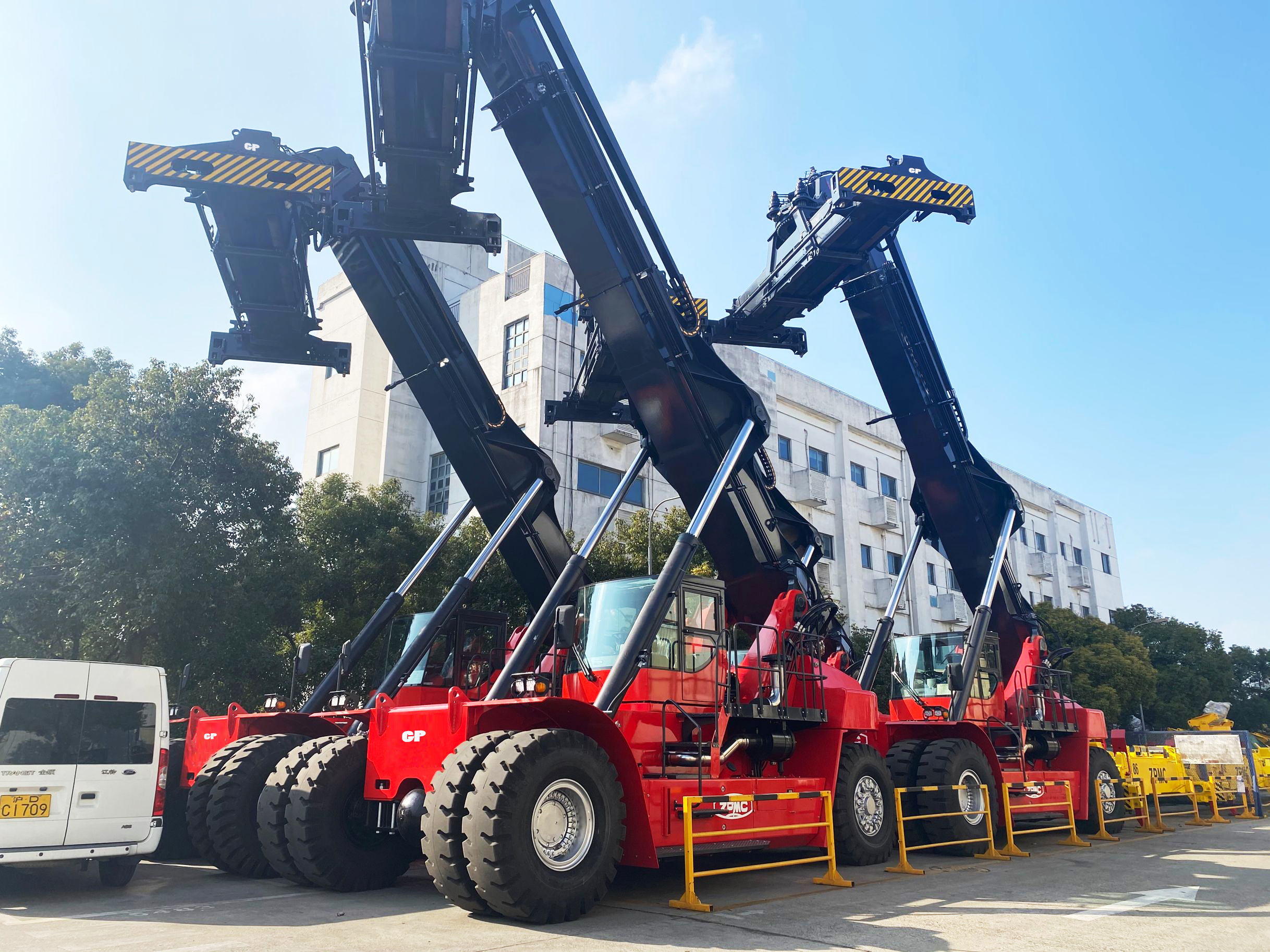 Impilatore per container per camion retrattili a batteria ZR45